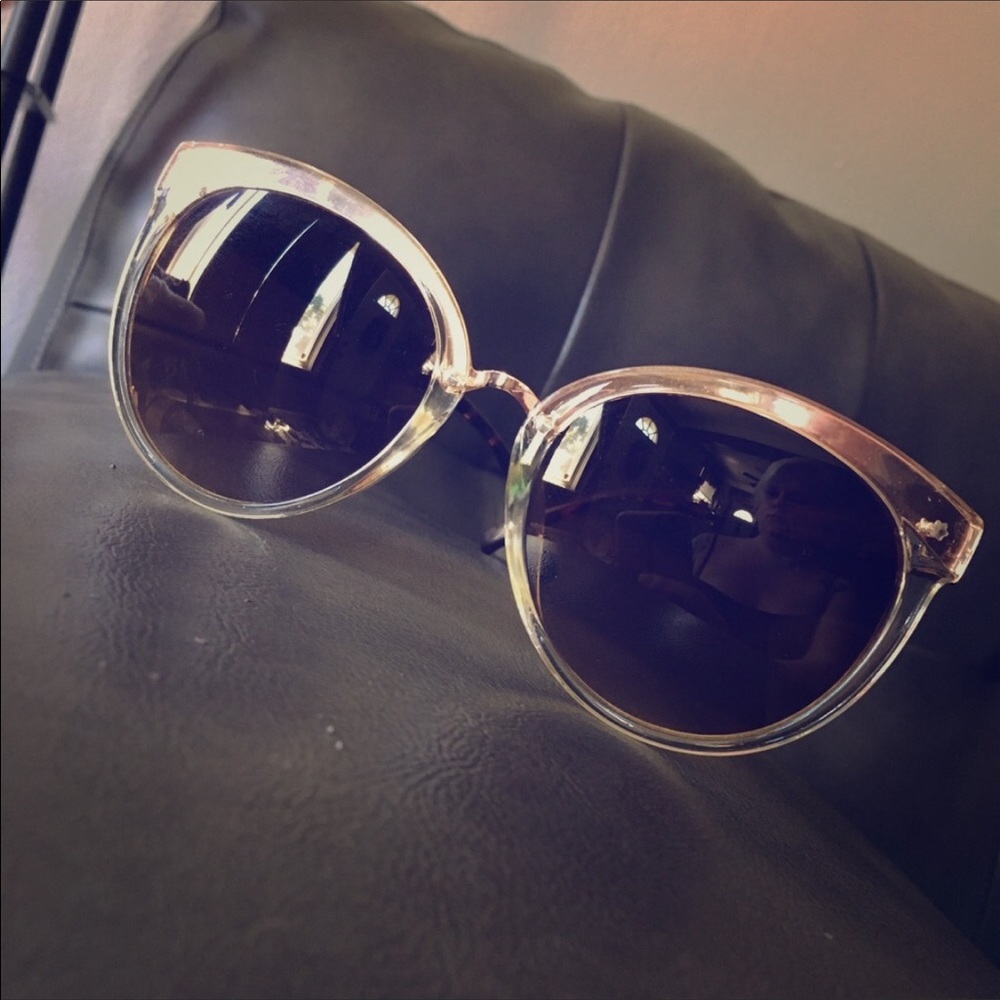 EUC Classy Cat Eye Sunnies Sunglasses
